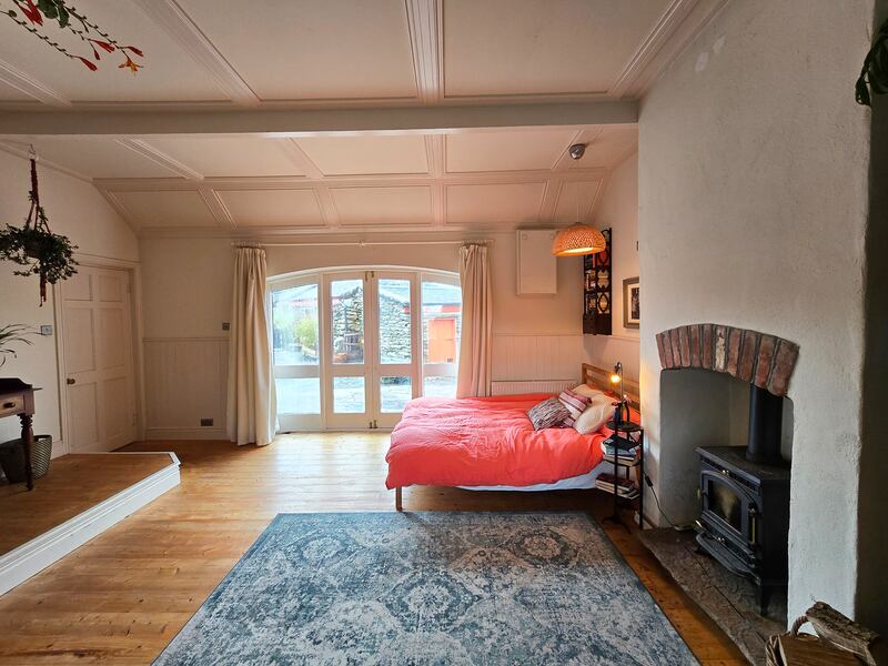 Spacious main bedroom