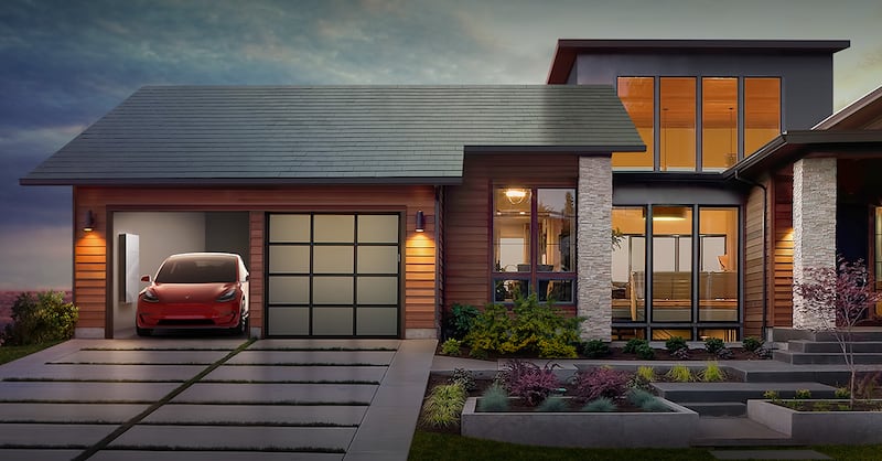 The cost of Tesla’s roof tiles is around $42 (€38) per square foot. Elon Musk’s vision is that solar power goes to a stationary battery pack so you have power at night and then that pack can charge an electric vehicle.