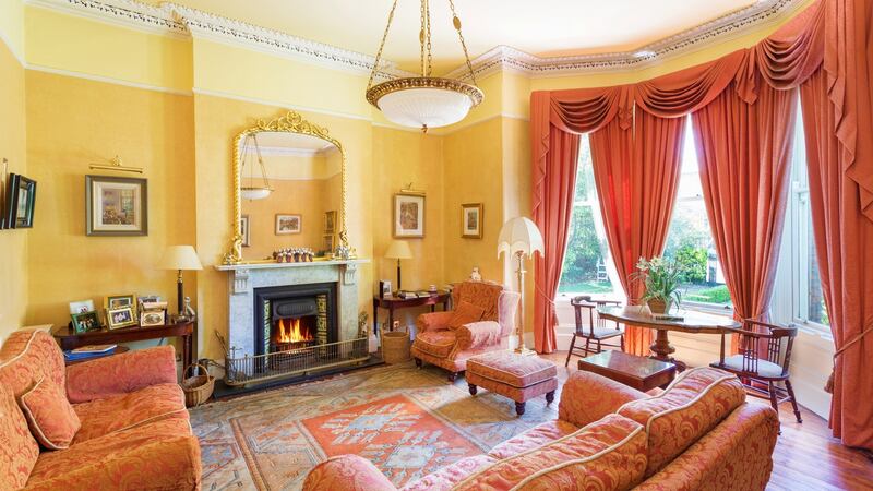 Reception room.