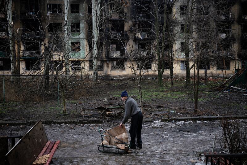 Anatoly (75) in Kostiantynivka. Photograph: The New York Times