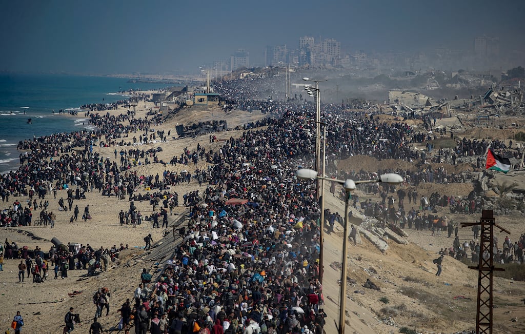 Internally displaced Palestinians make their way from southern to northern Gaza along Al Rashid road, central Gaza Strip. Photograph: Mohammed Saber/EPA