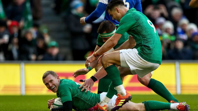 Keith Earls scores against France.