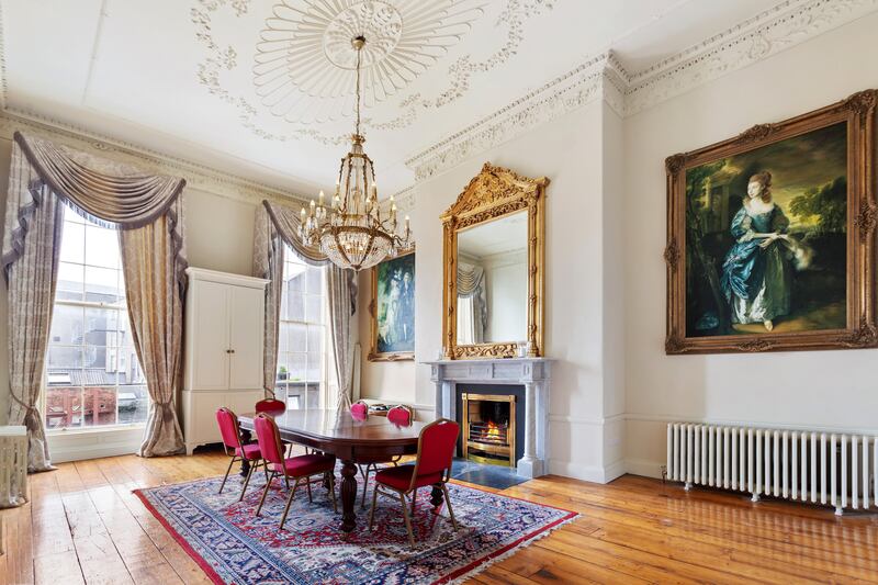 The piano nobile has some incredible stucco work