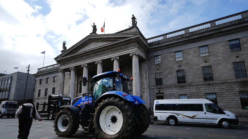 Irish parties divided on fuel protests as Dublin blockade causes traffic ‘chaos’