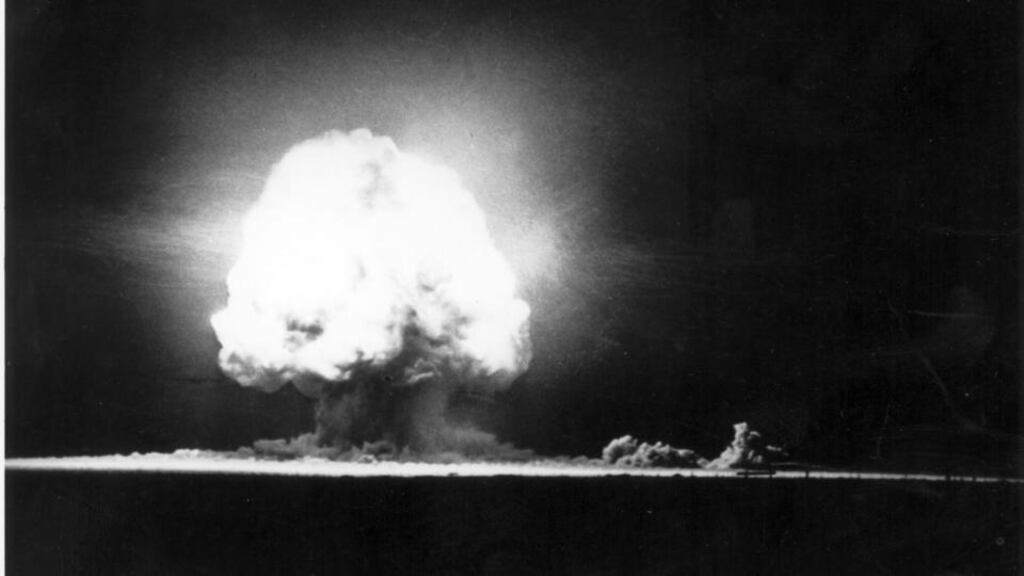 An chéad bhuama míleata, 16ú Iúil 1945. grianghraf: getty images