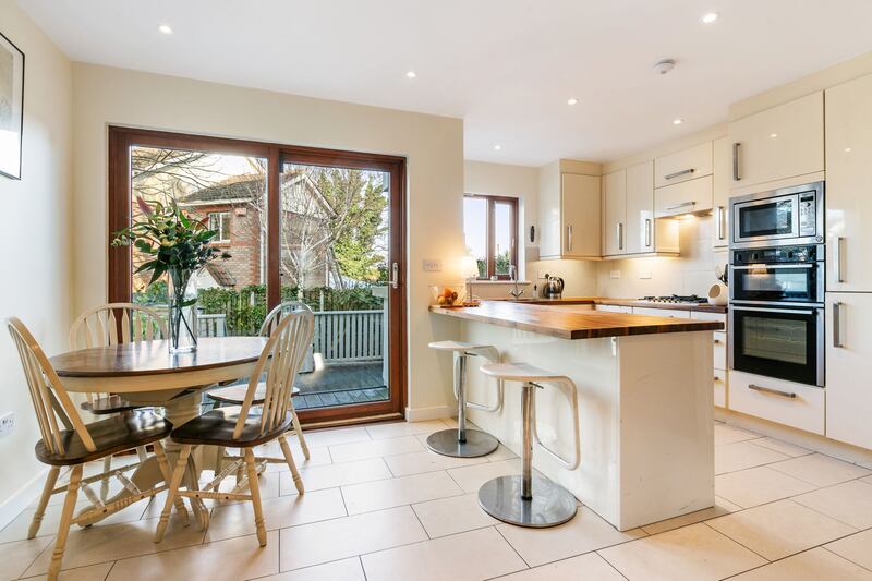 Kitchen dining