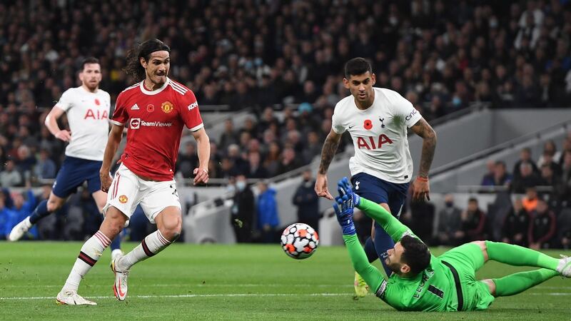 Edinson Cavani scores the second. Photo: Andy Rain/EPA