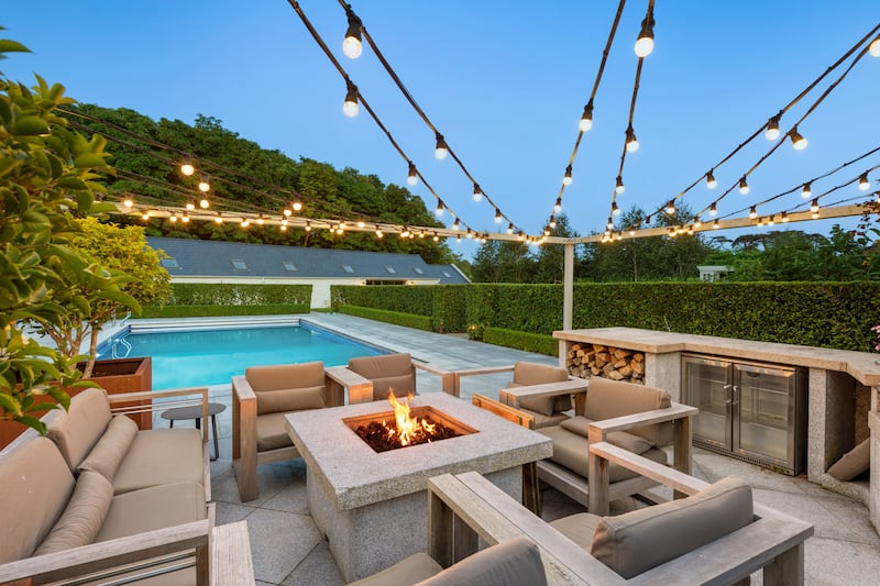 Pool and barbecue area
