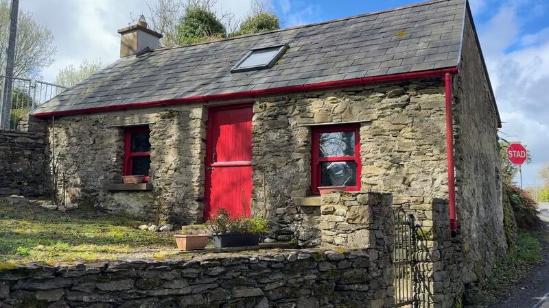 Ómós cuí do bhanfhile mór a linne