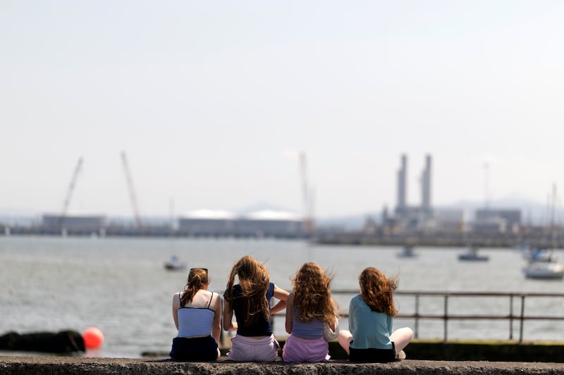 Met Éireann issues heat warning as night-time water restrictions imposed in some counties