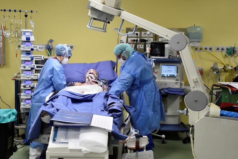 Coronavirus: Italy records highest daily death toll