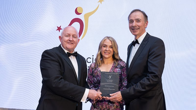 Odhrán Allen, awards judge, presents the best collaboration project award to Barry Dempsey and Jude Condell, Chartered Accountants Ireland