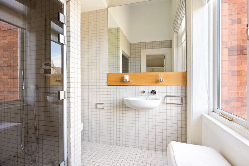 Main en suite