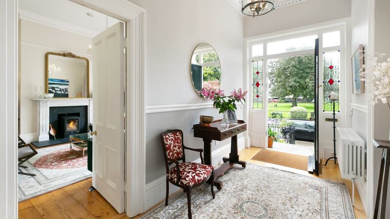 Entrance hall of 8 Crosthwaite Park East: fine period house on a grand old square