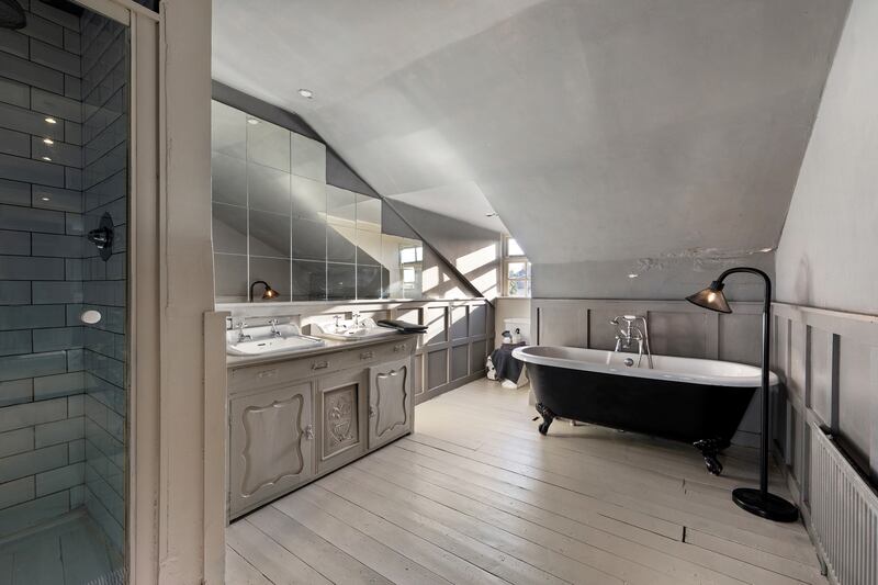 En suite bathroom