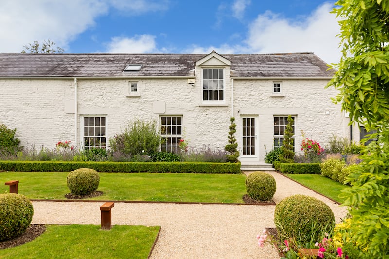 Coach house