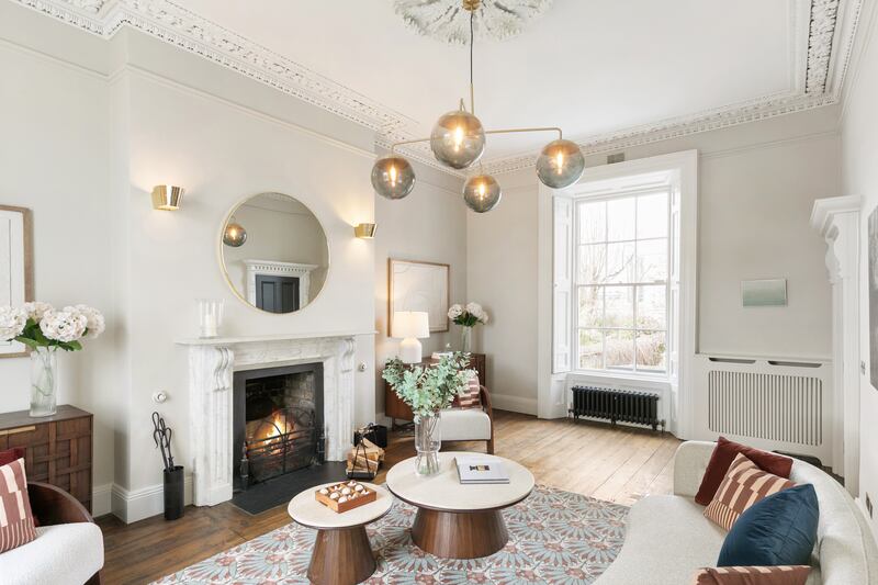 Dual-aspect drawingroom