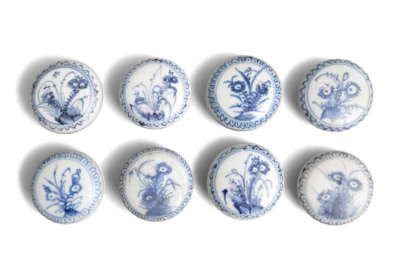 Blue and white cosmetic boxes with covers (€500-€800) are part of the Ca Mau shipwreck collection at Adam's Asian Art auction
