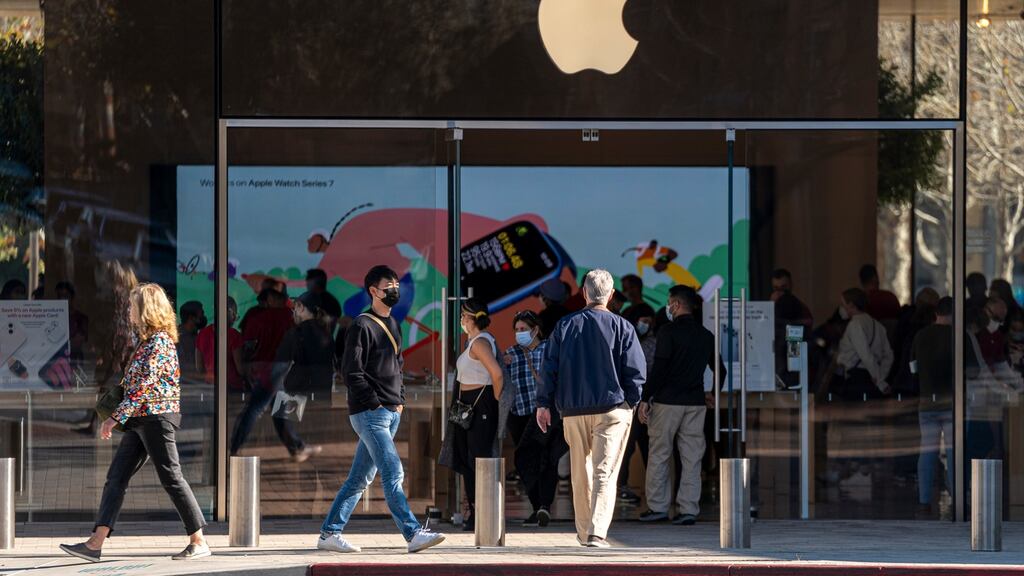 An Apple Inc. store in Walnut Creek, California, U.S., on Tuesday, Jan. 25, 2022. Apple Inc. is scheduled to release earnings figures on January 27. Photographer: David Paul Morris/Bloomberg