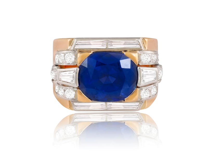 Ring with Kashmir sapphire and diamonds