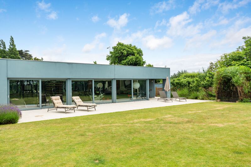 Pool house