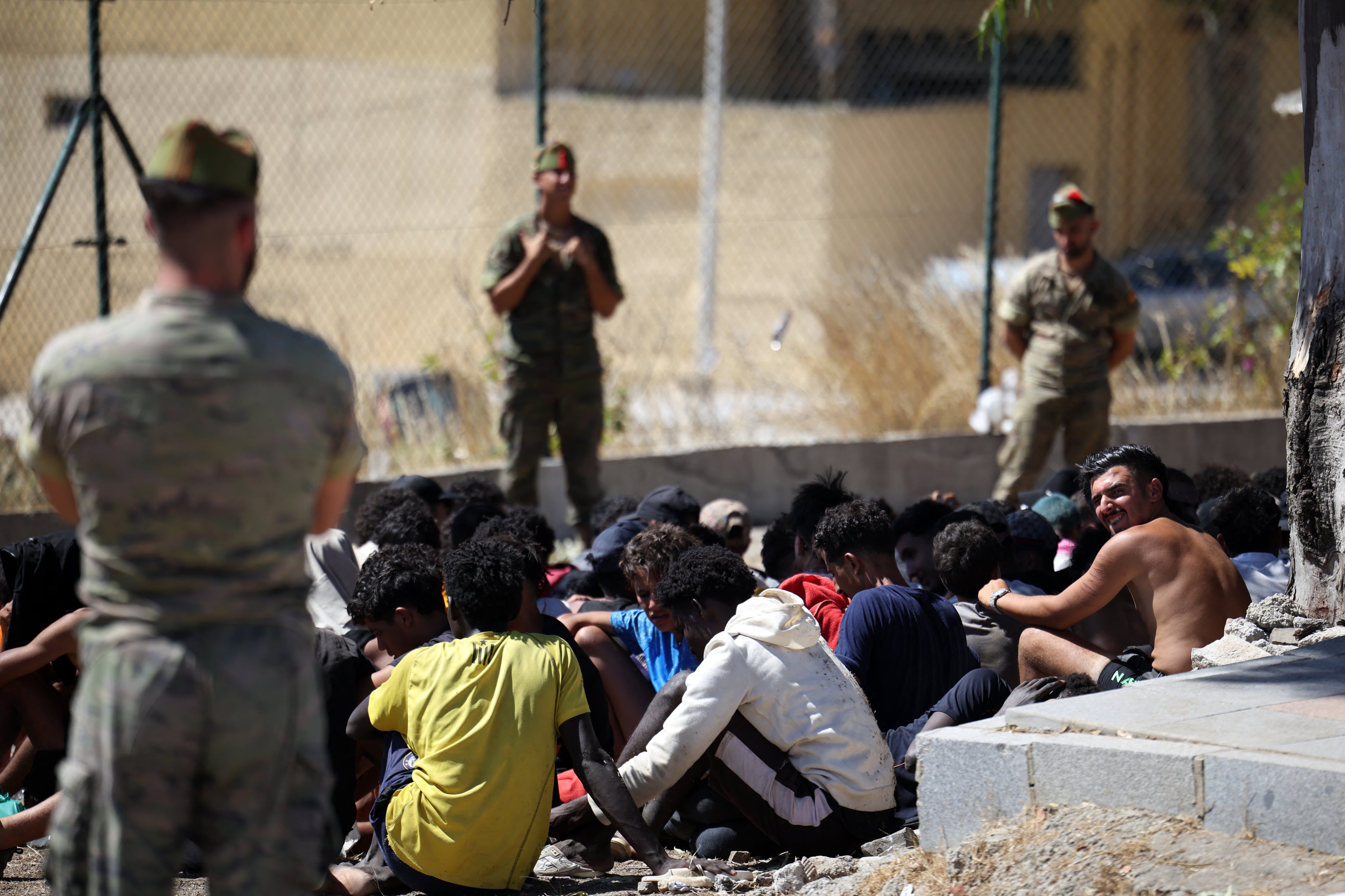 Spain pushes last migrants out of Ceuta as locals suspect US role in ‘invasion’