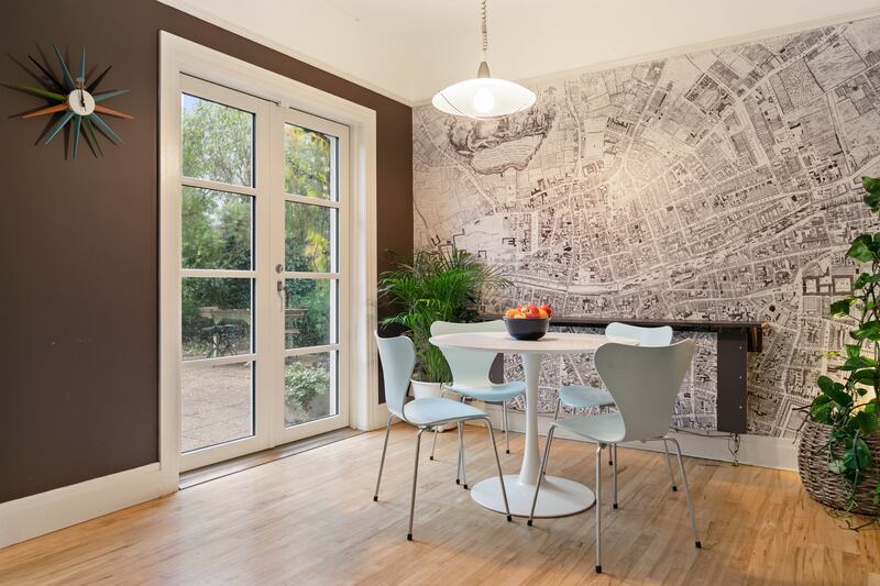 Kitchen dining area