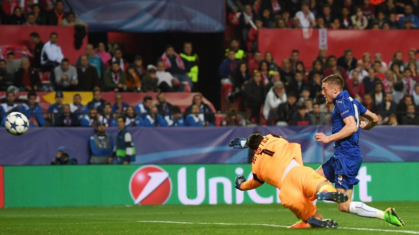 Jamie Vardy goal keeps Leicester’s European party alive