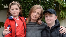 Family of brain injury survivor Des Vallely still waiting to get him home