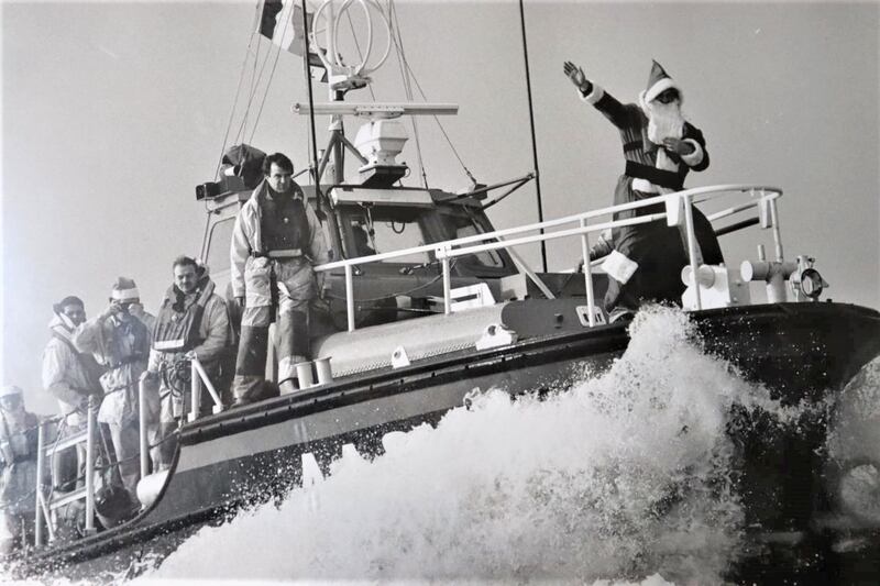 The Dun Laoghaire RNLI lifeboat delivering a Christmas hamper to the Kish lighthouse keepers in 1991
