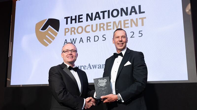 Niall O' Halloran, awards judge, presents the procurement leader award to Mark Osmer.