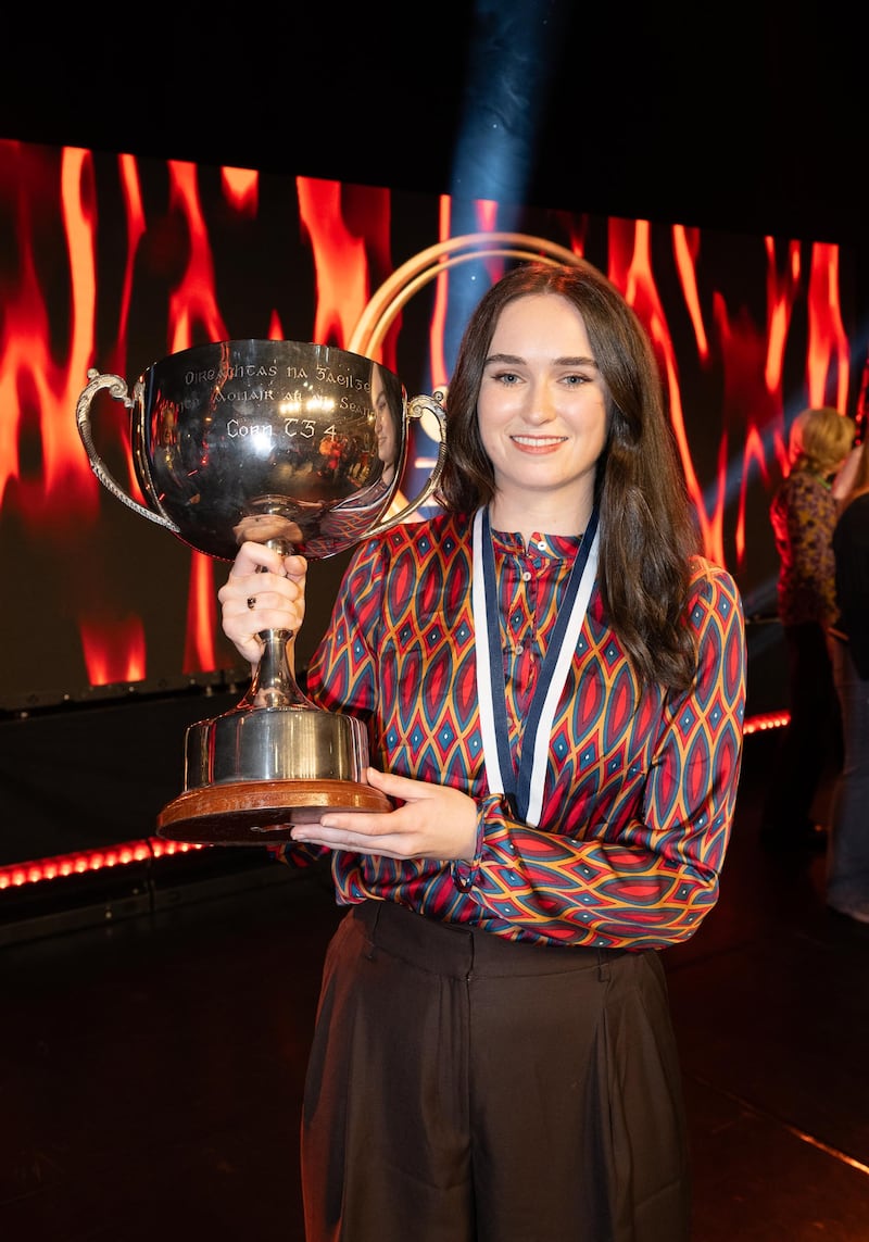 Becky Ní Éallaithe, Na hAille, Indreabhán, Co. na Gaillimhe, a bhuaigh an comórtas Damhsa Aonair ar an Sean-Nós ag Oireachtas na Samhna 2025 i mBéal Feirste ag an deireadh seachtaine. Grianghraf: Clive Wasson