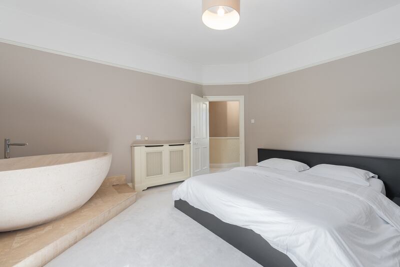 Bedroom with a bath