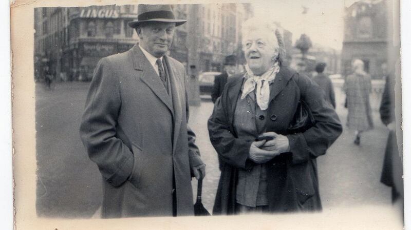 Actor Margaret Rutherford and an unidentified male companion on O’Connell Bridge. Photograph: Arthur Fields