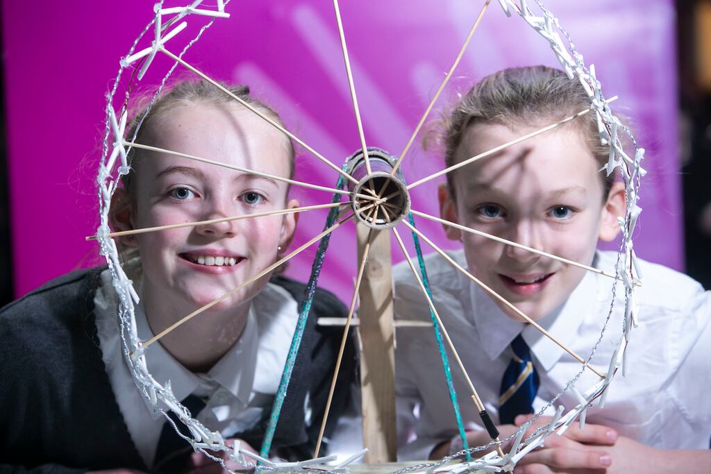 Pic caption: ESB Science Blast injects a spirit of curiosity into primary school kids that sees them working together as a class to find answers to all sorts of questions