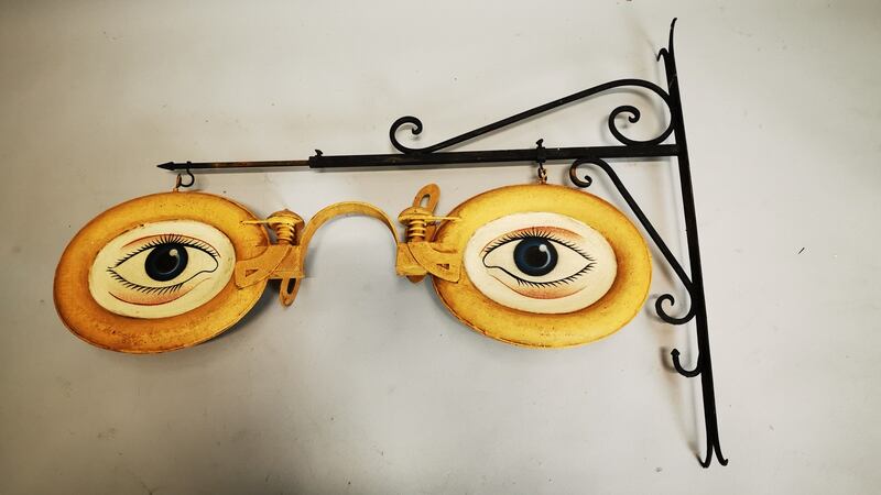 Hand painted metal optician’s hanging sign,  €200-400.