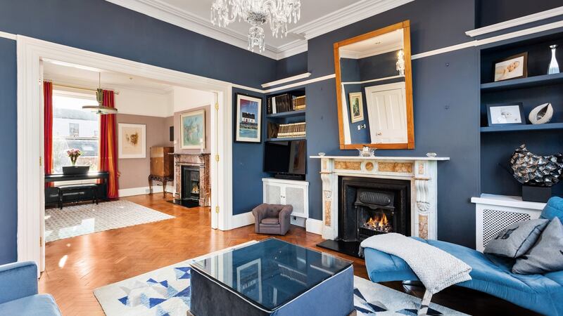 Reception room.