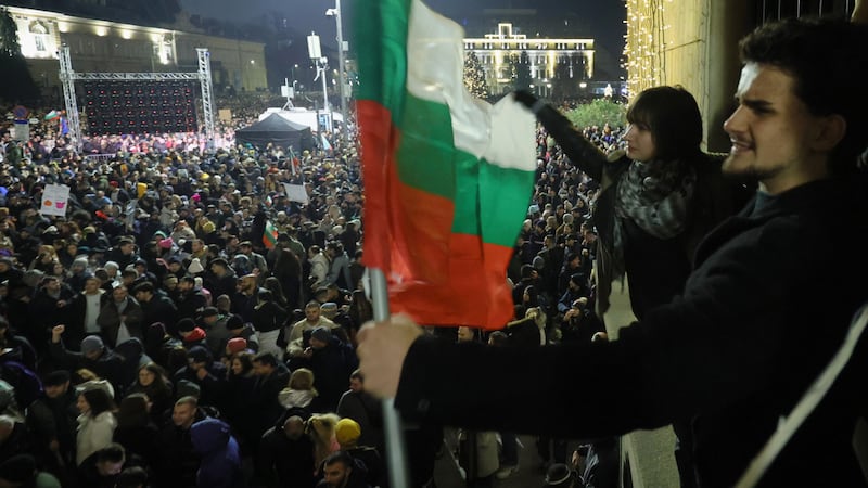 Bulgaria faces political turmoil on the eve of euro entry