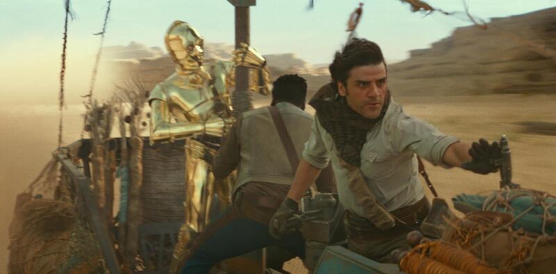 Star Wars: The Rise of Skywalker – Anthony Daniels, as C-3PO, John Boyega and Oscar Isaac