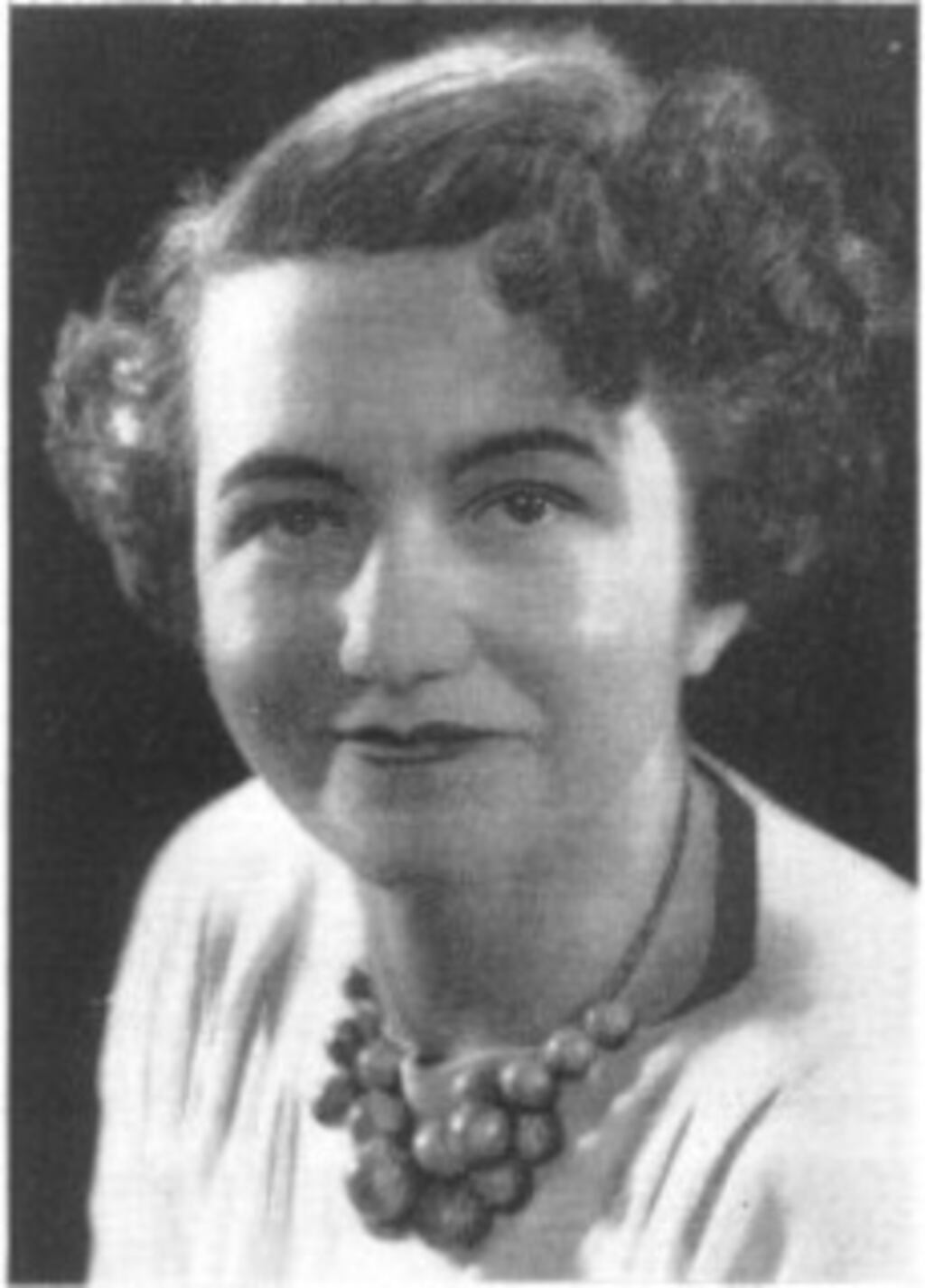 Ria Mooney: Micheál Mac Liammóir said that she displayed “a curious intensity, like a steadily burning inner fire, and her acting was poised, shapely and full of intelligence”.