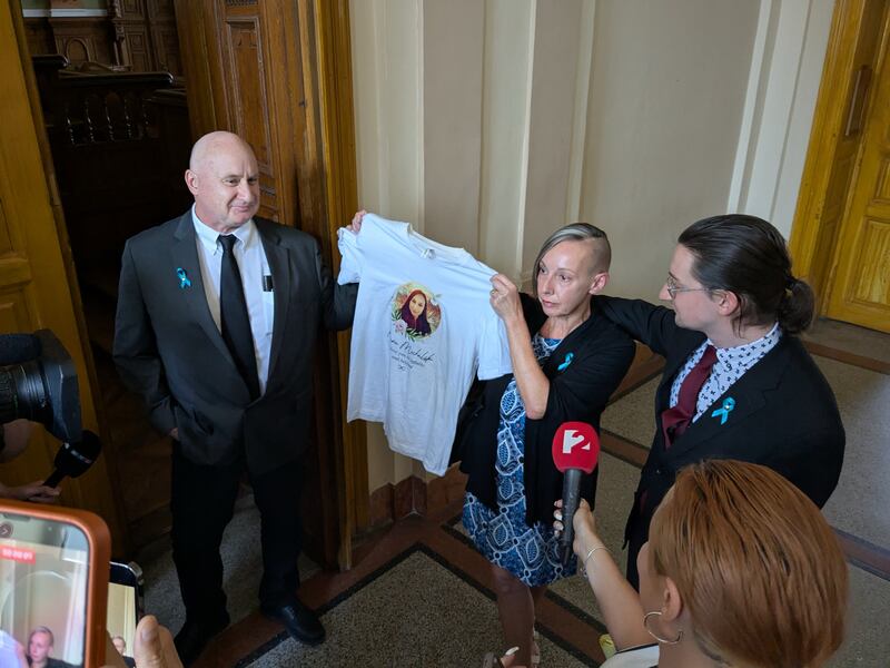 Outside the courtroom, the victim's mother, Jill Michalski, held up a white T-shirt with a photo of her daughter, known as Kenzie, on it. Photograph: Bálint Dömötör
