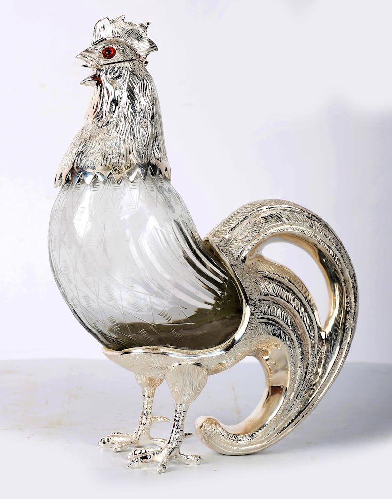 Late-20th-century glass claret jug in the form of a rooster with silver plated adornments (€200-€300) 