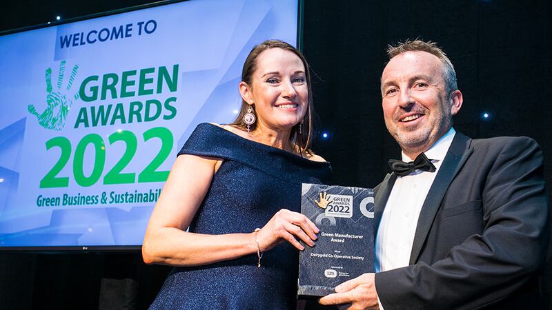 Paul Fitzpatrick, Head of Customer Solutions at ESB, presents The Green Manufacturer Award to Orlaith Tynan, Dairygold Co-Operative Society. 