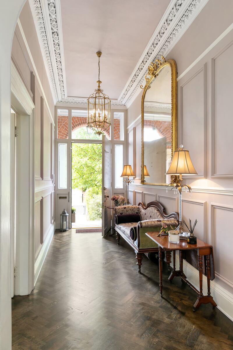 33 Ailesbury Road, Ballsbridge, Dublin 4: front hall