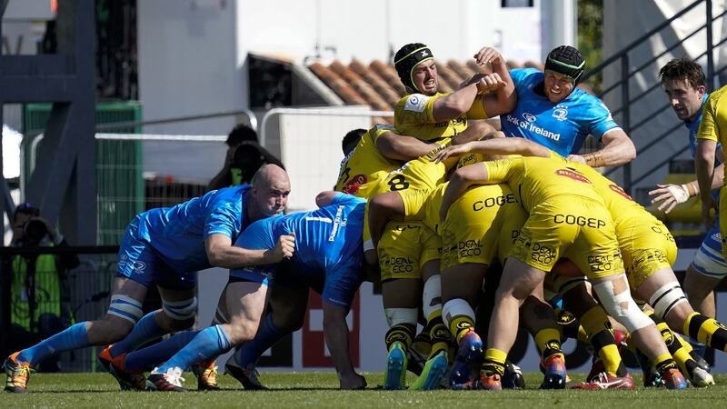 Gregory Alldritt competes in a maul with Ryan Baird. Photo: Dave Winter/Inpho
