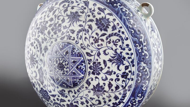 The blue and white Chinese  ceramic flask which Michael Sheppard of Durrow auction house estimates to be valued at  €40,000 to €50,000