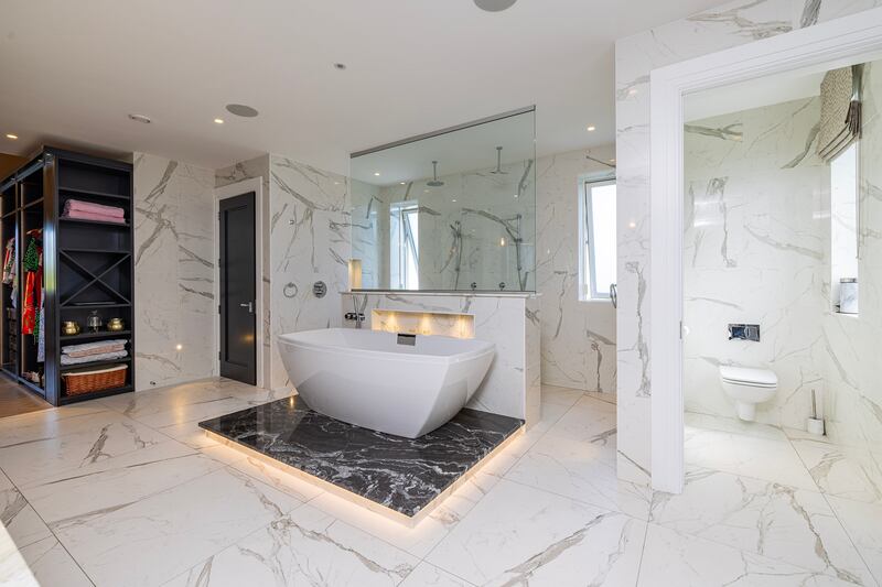 Main en suite