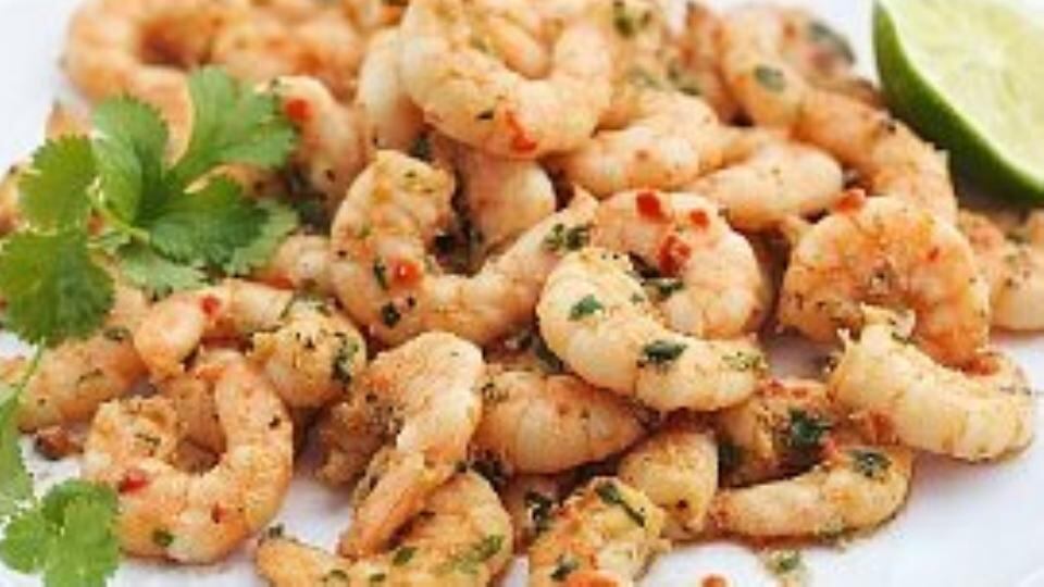 For generations, M&S has been the king of prawns. Had we reviewed its unadorned prawns, they would have finished on top of the pile – in taste terms if not price – but these value added ones are better again. They have a lovely texture, taste gorgeous and work well on salads, pastas or just eaten directly out of the packet. We are assured they come from sustainable farms in Honduras, which is good as some prawn farming practices are very dodgy. But at €5.99 a pack, the price is horrendous. We did get them on a three for €14 special, though, which makes them better value. Verdict: Prawn again Star rating: ***