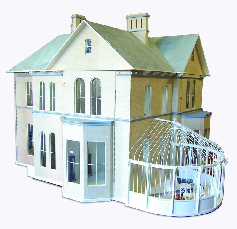 Keith Mosse dolls’ house (€1,200- €1,500) – Oliver Usher online Christmas sale