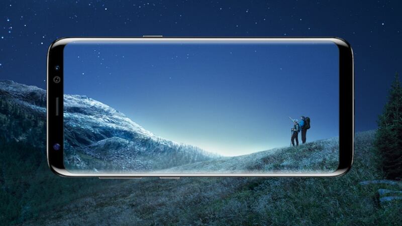 The larger screen size, combined with a screen resolution of 2960x1440 pixels makes the camera the market leader for mobile photography